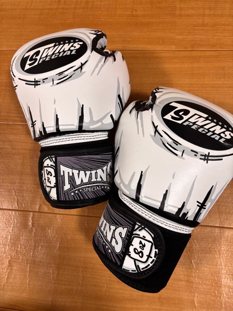 TWINS SPECIAL ボクシンググローブ 8oz ホワイト