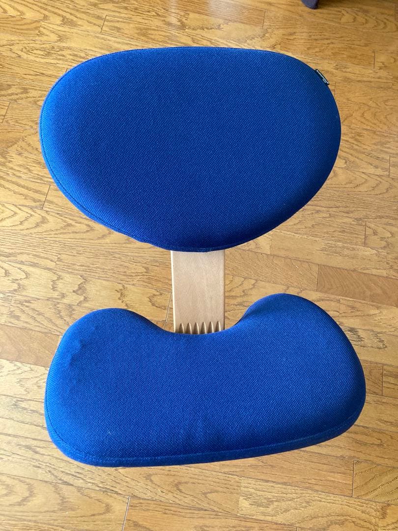 バランスラボ　バランスチェアイージー　紺色　汚れ無し　北欧　学習椅子　姿勢矯正