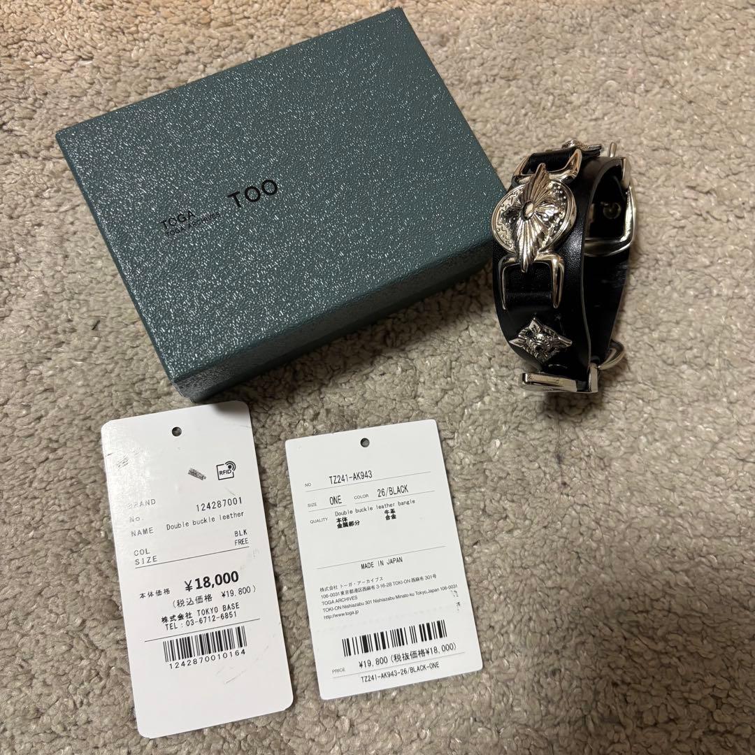 アクセサリー TOGA TOO DOUBLE BUCKLE CONCHO BANGLE