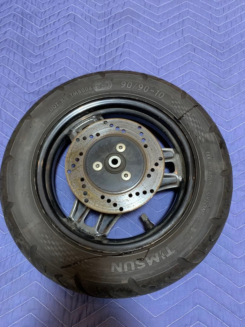 アドレスv125s フロントホイール、タイヤセット