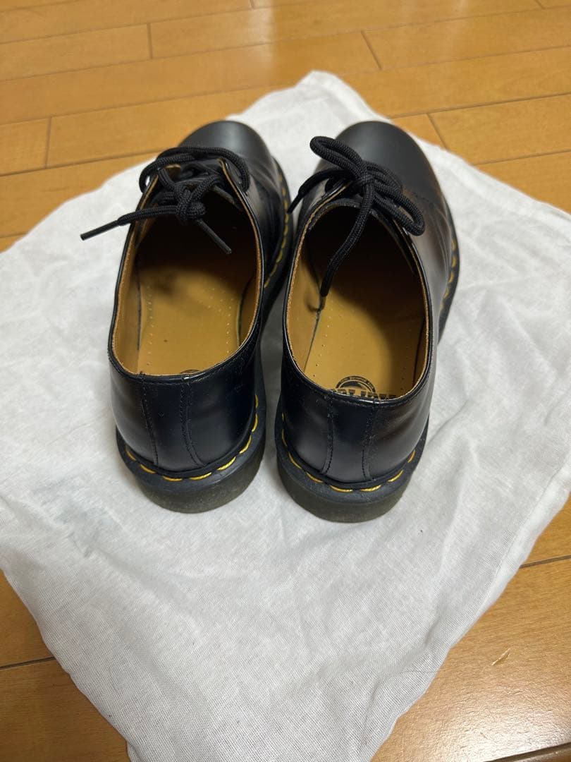Dr.Martens 3ホール　イエローステッチ