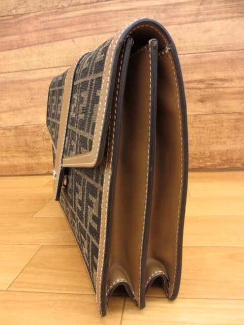 美品 フェンディ 7VA568 FFファブリック オーロック クラッチバッグ