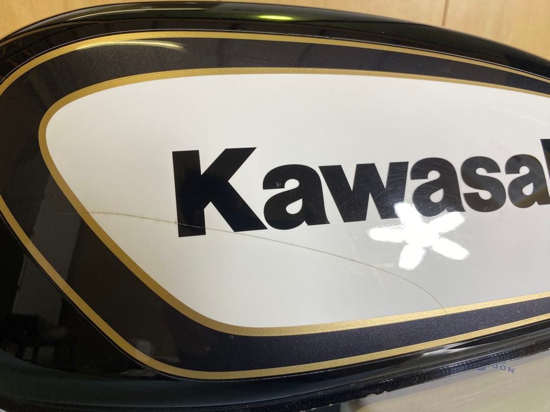 250TR 純正　フューエルタンク　黒　白　インジェクション　FI