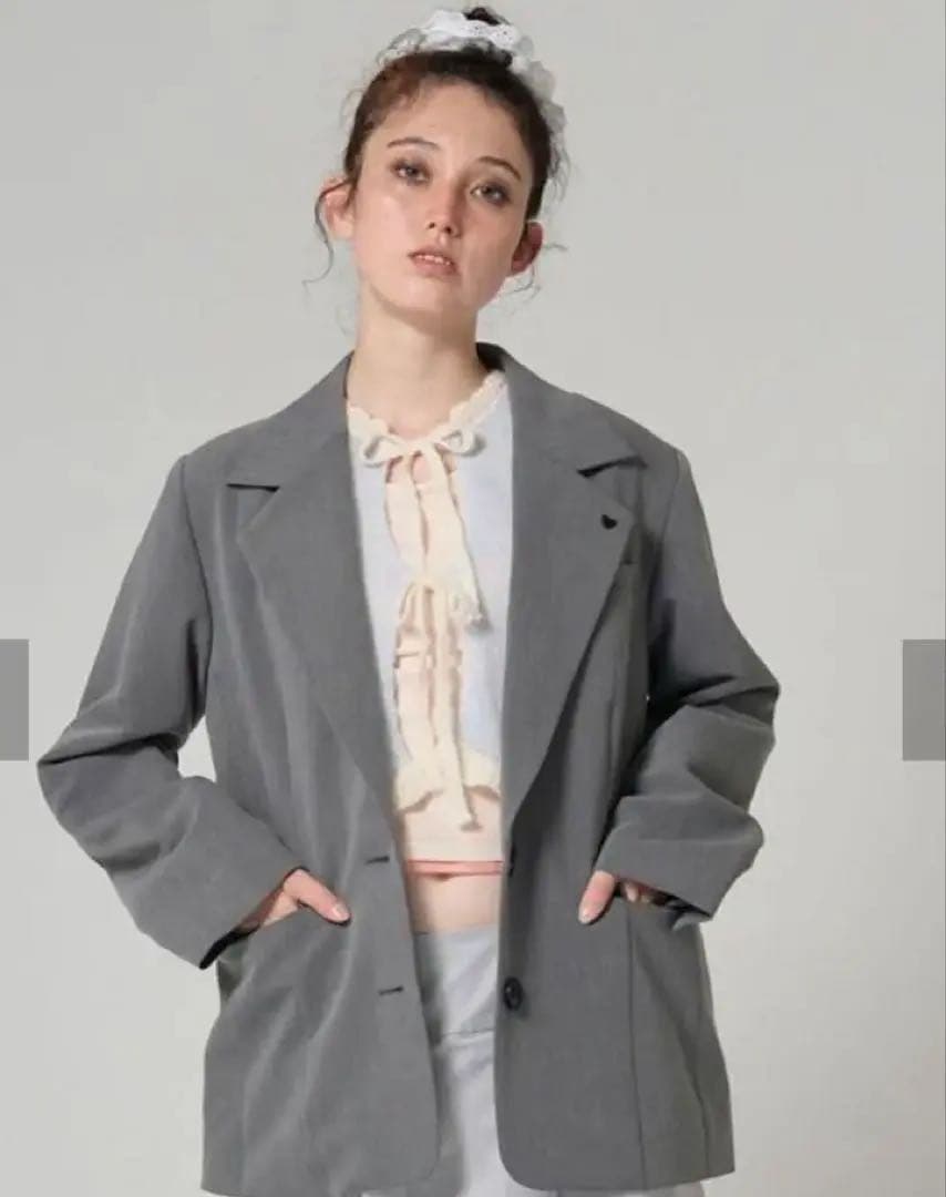 TINA：JOJUN ハート刺繍入り テーラードジャケット