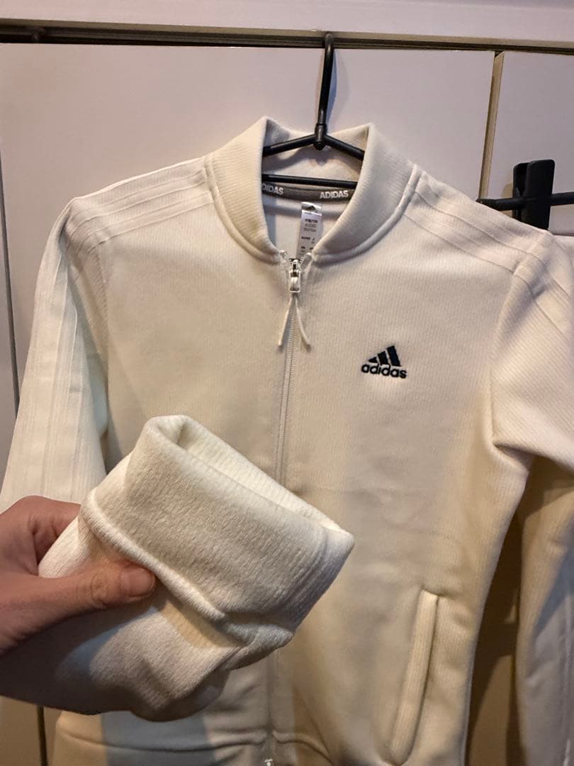 adidas ホワイト　ボアセットアップ