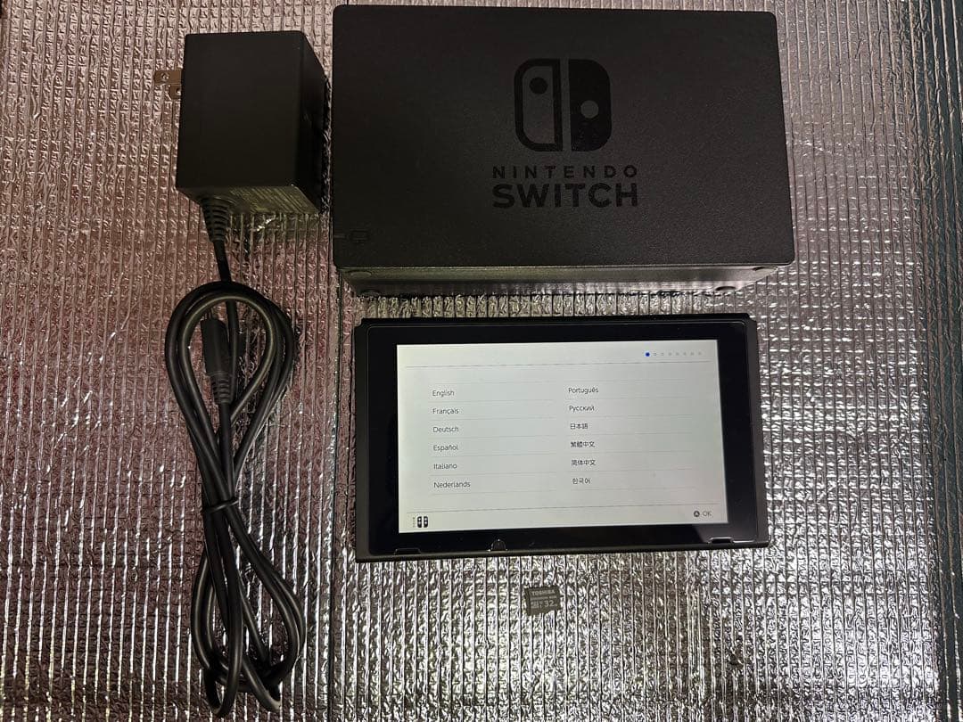 Nintendo Switch本体、32GB microSDカード付き