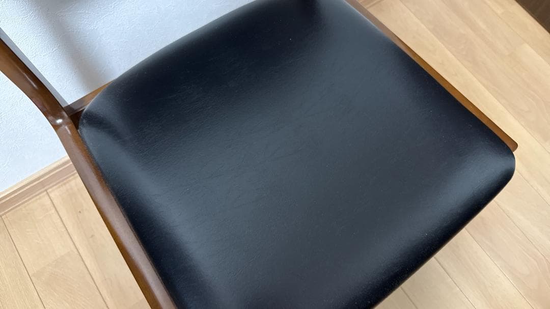 カリモク60 アームレスダイニングチェア スタンダードブラック