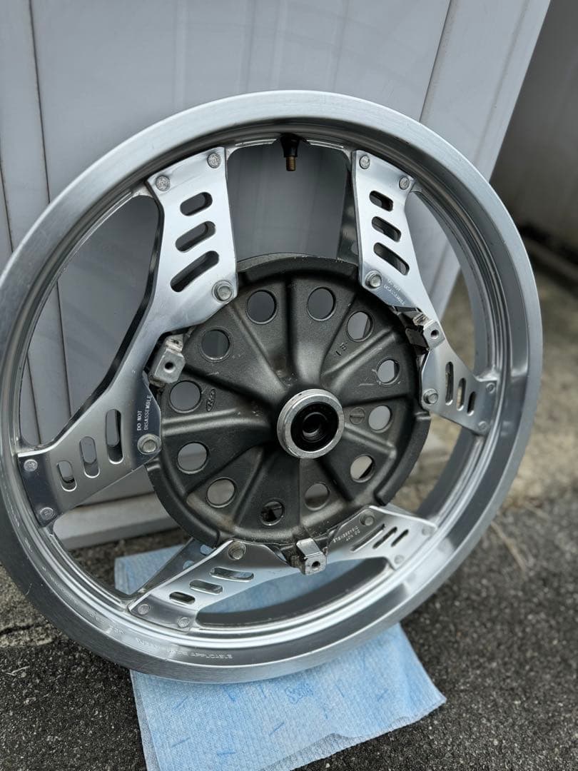 CBX550F フロントホイール