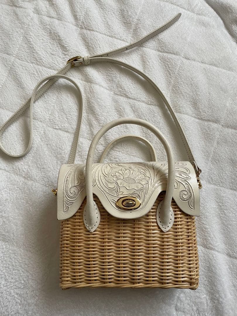 カービングトライブス　かごバック　ショルダーバック