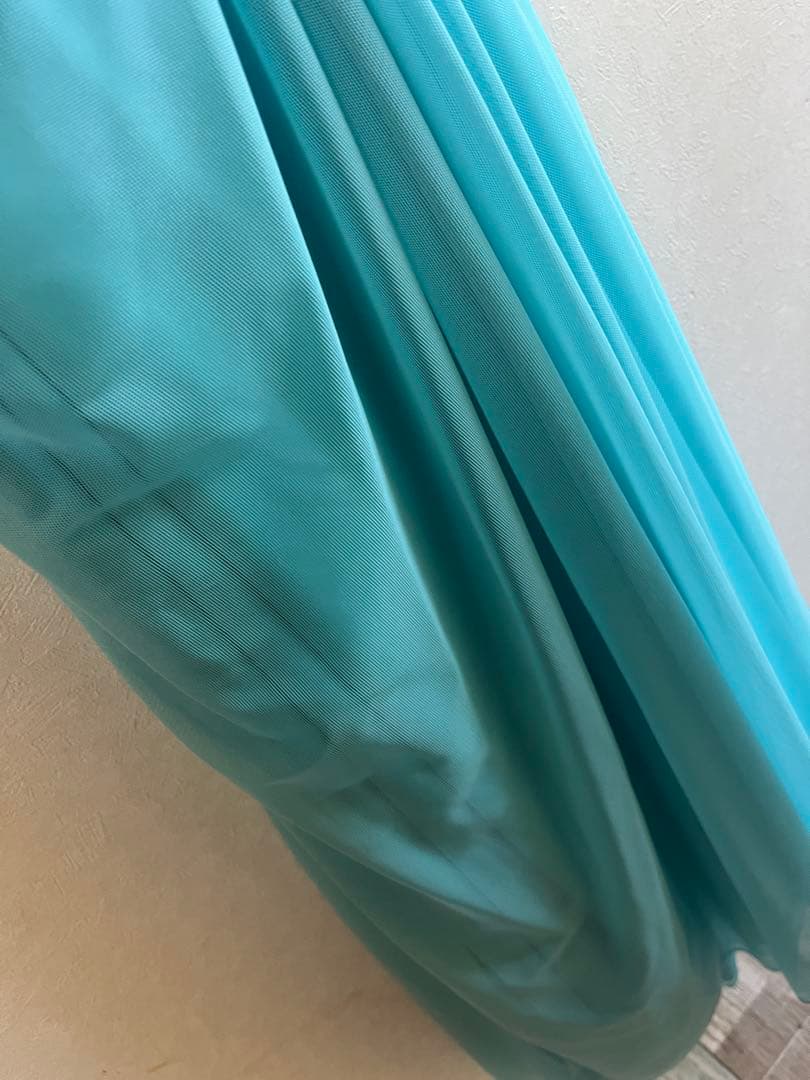 Tadashi Shoji スカイブルーのノースリーブドレス