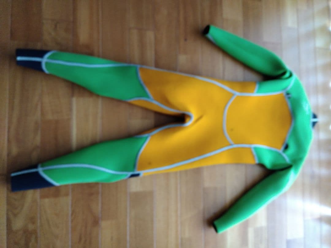 momo　patagonia R3ウェットスーツ