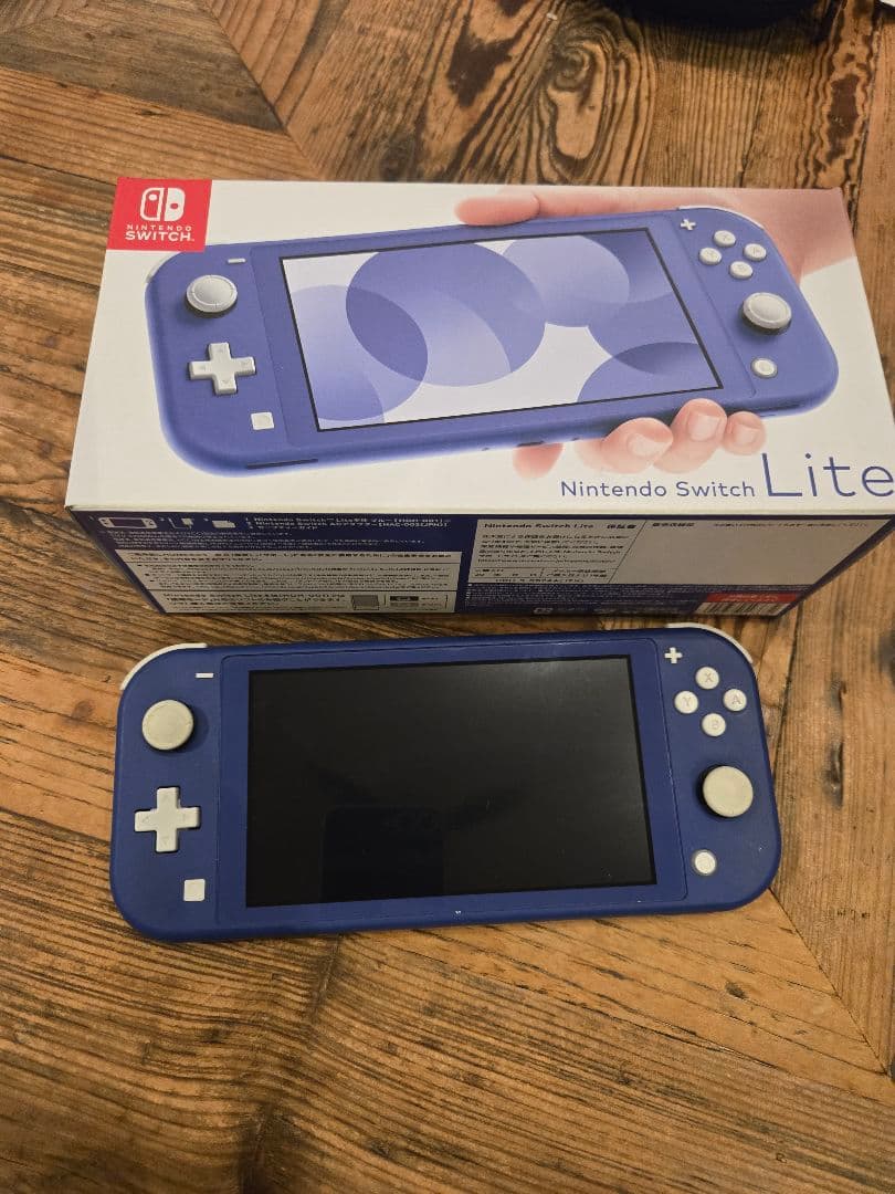 【美品】Nintendo Switchライト　本体