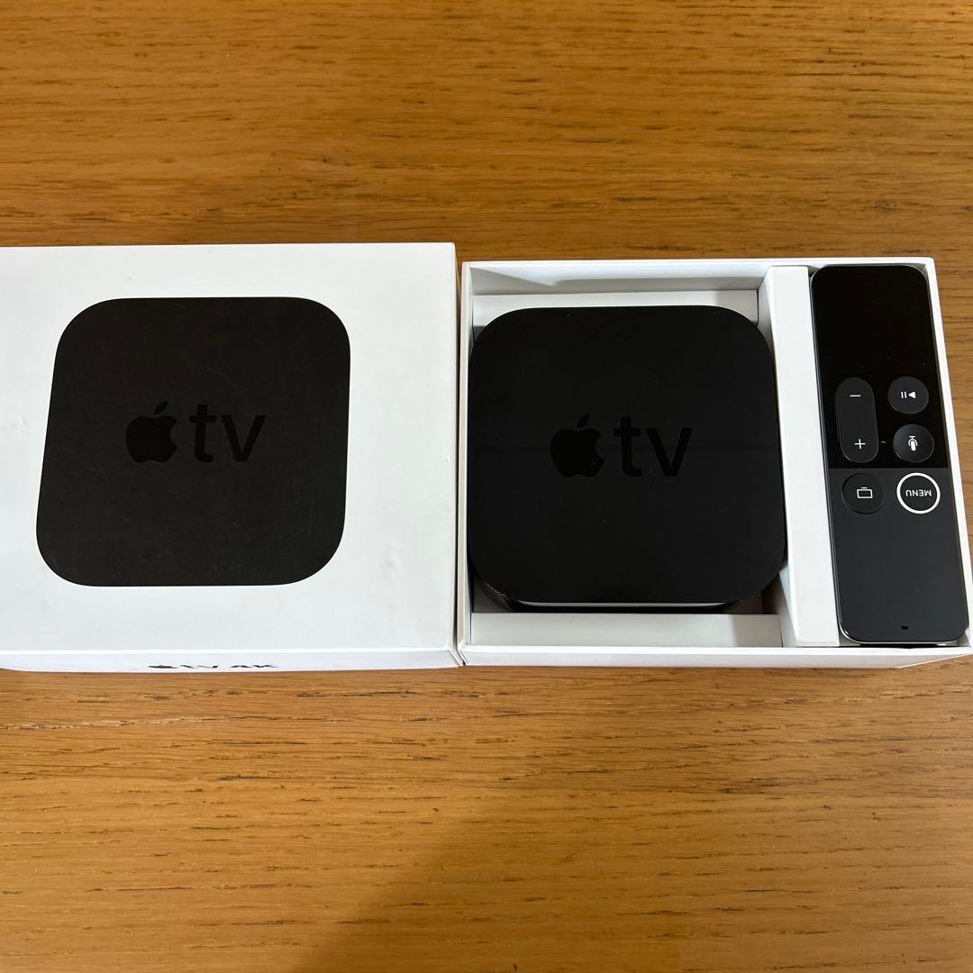 Apple TV 本体とリモコン、USBケーブル付き