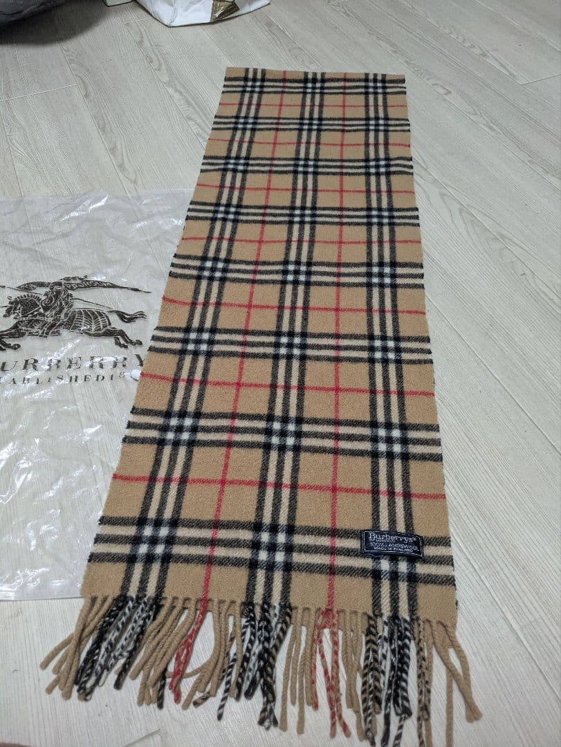 未使用品暖かいロングBurberry チェック柄 マフラー 100%ラムウール