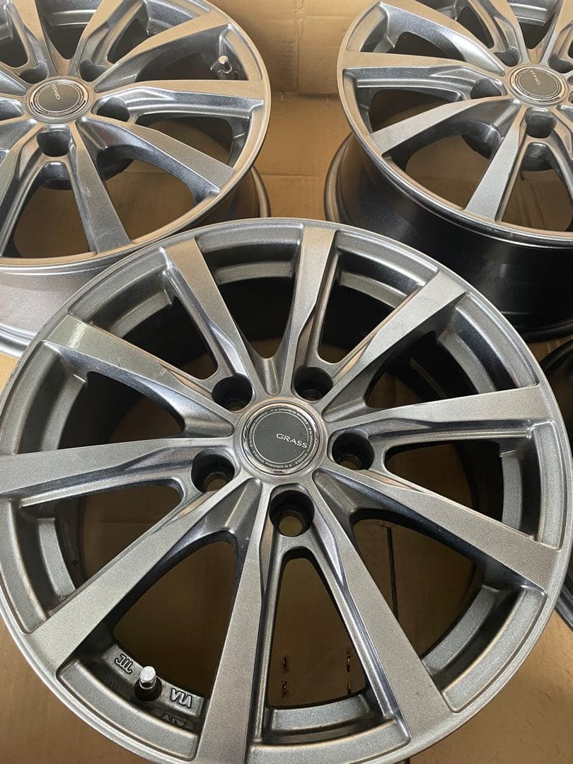 16インチホイール　ノア、ヴォクシー、プリウスαなど