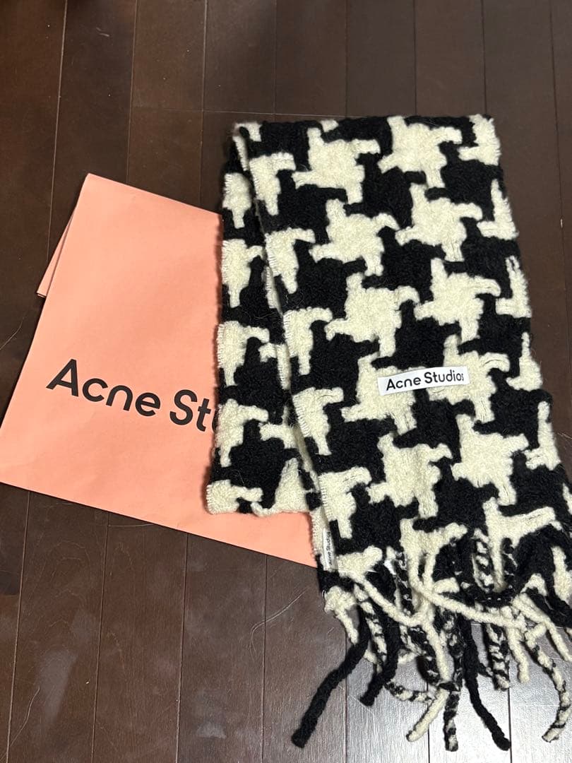 Acne Studios ハウンドトゥースマフラー