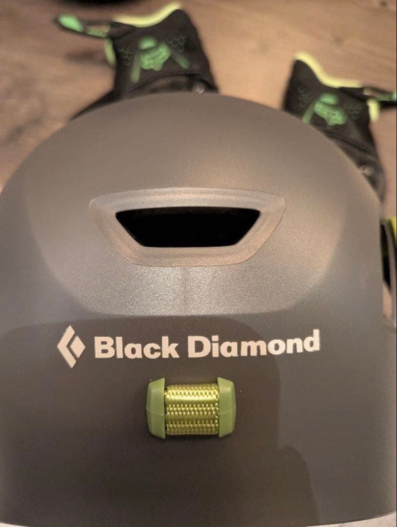 スキー　アイテム、ヘルメット、ゴーグル、グローブセット