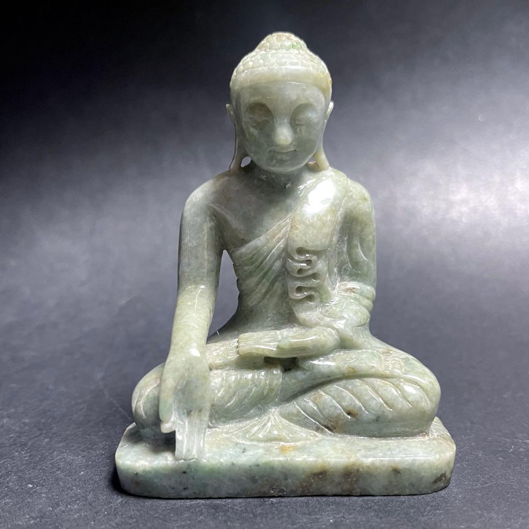 仏像　玉石？翡翠？