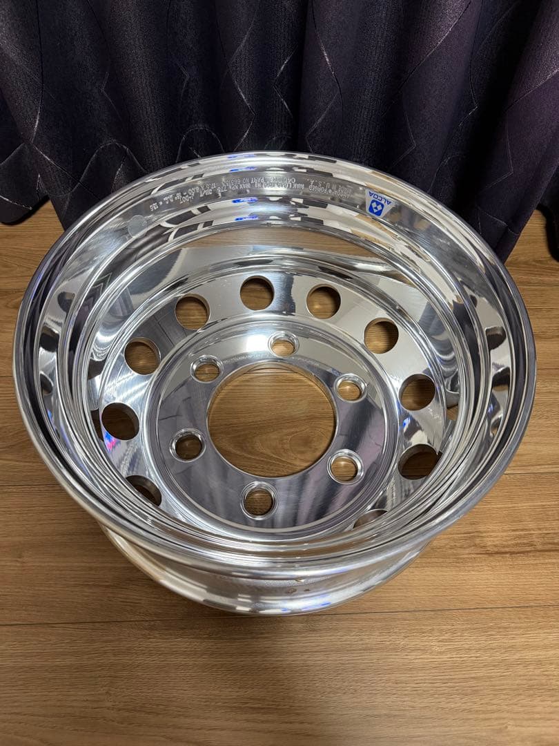 アルコア　4tアルミホイール　17.インチ