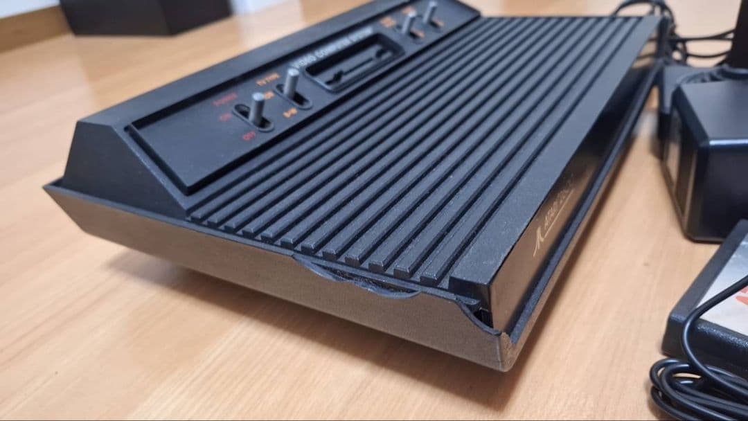 北米版ATARI2600本体ジャンク インディ・ジョーンズソフトおまけ付き