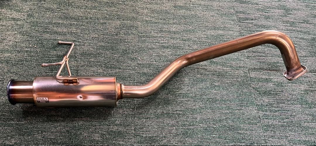 ホンダ スパイク・フリードから取り外したマフラーです。