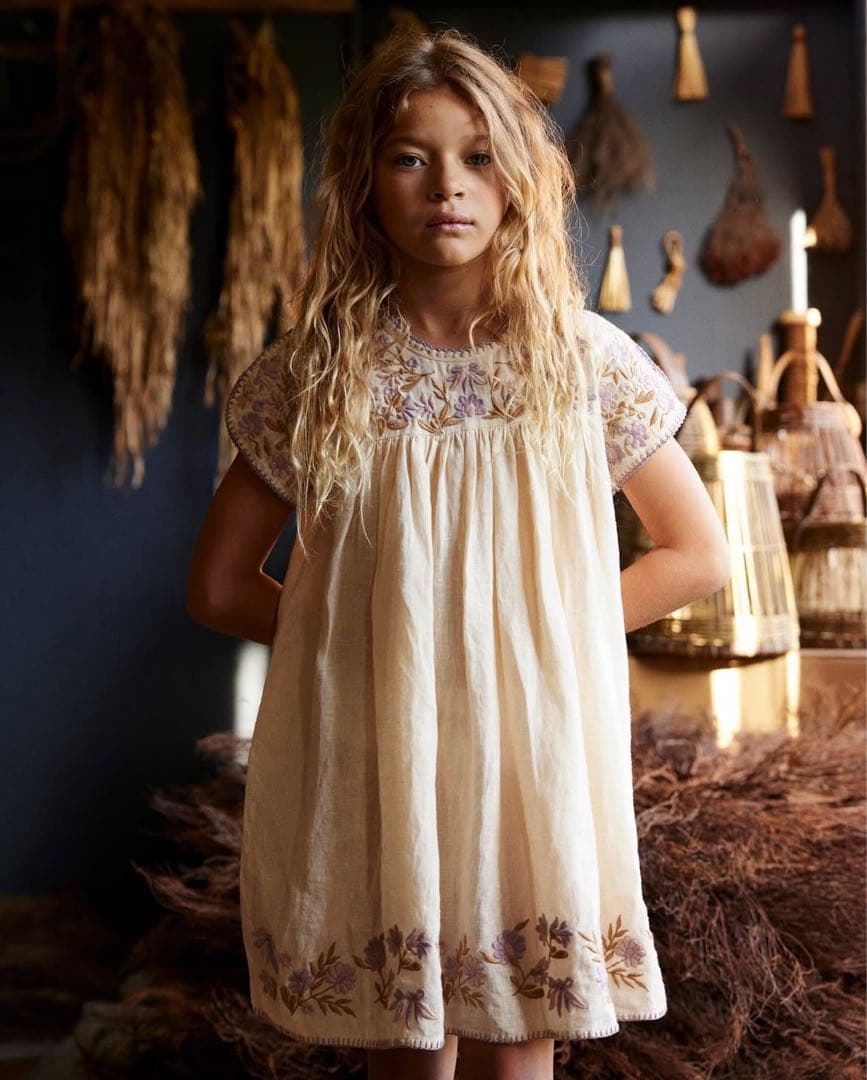 apolina クリーム色 刺繍入り 半袖ワンピース 5-7y