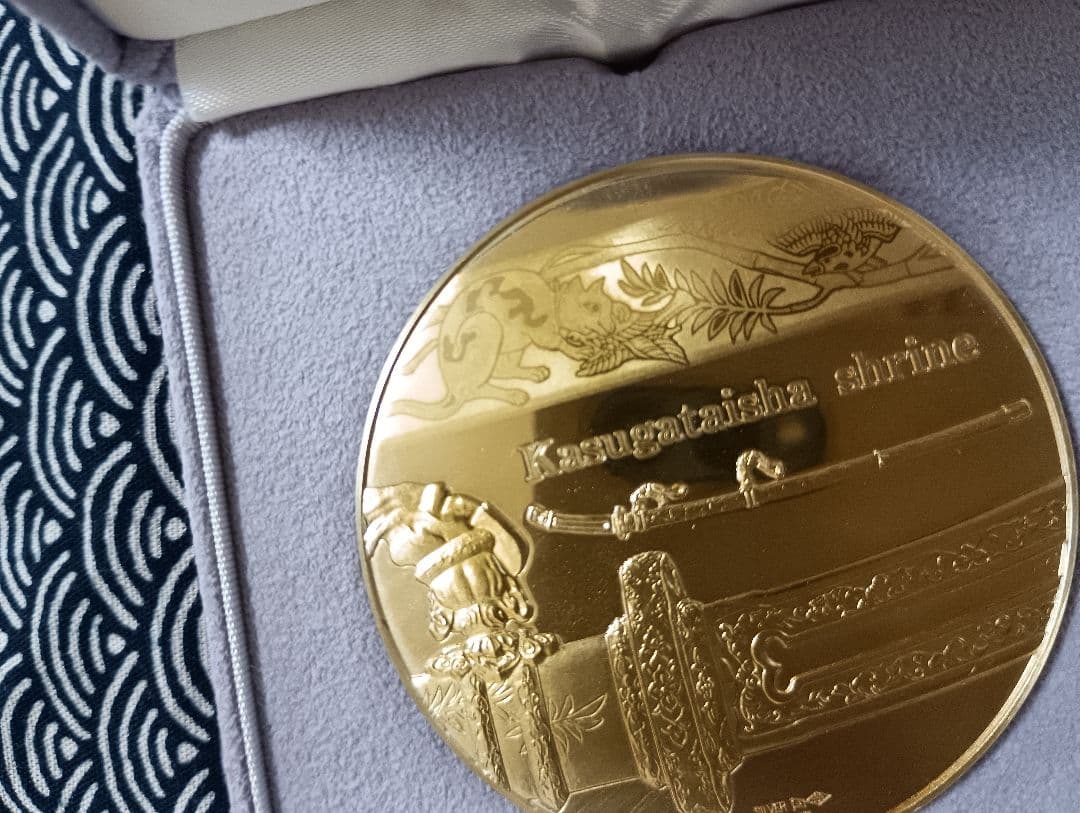 造幣局発行 国宝章牌 春日大社 純銀メダル　金地螺鈿毛抜形太刀