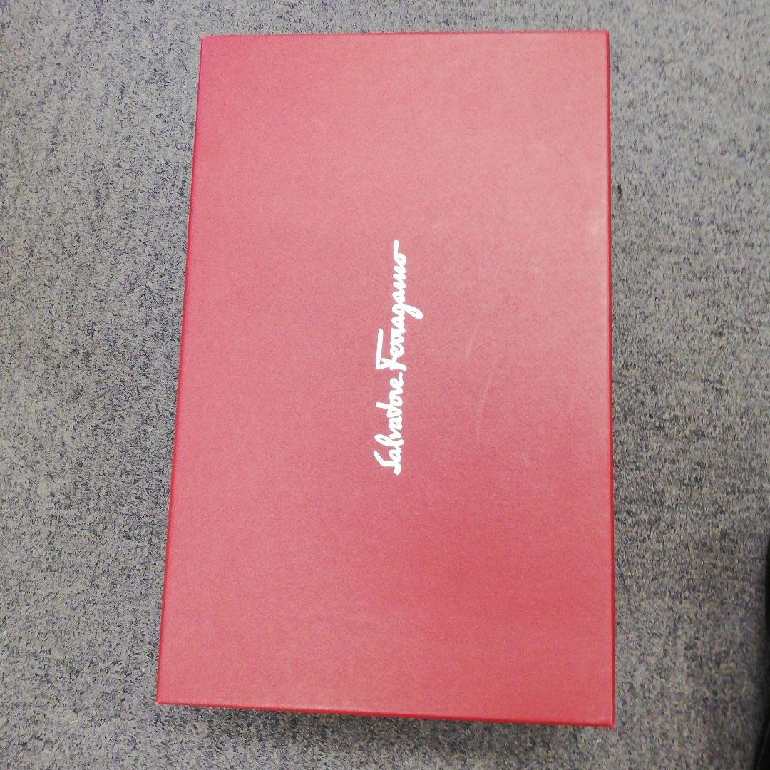 FERRAGAMO 黒 レザー ローファー