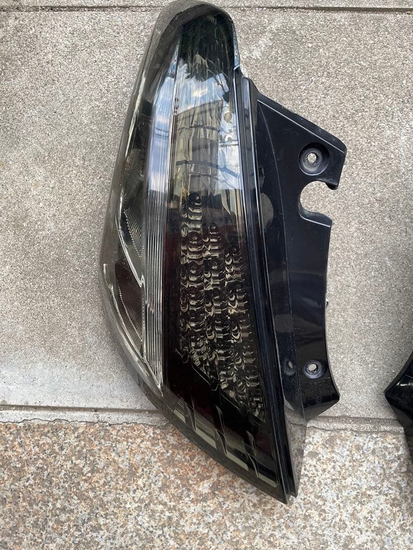 スズキスイフト　スモークLEDテールライト