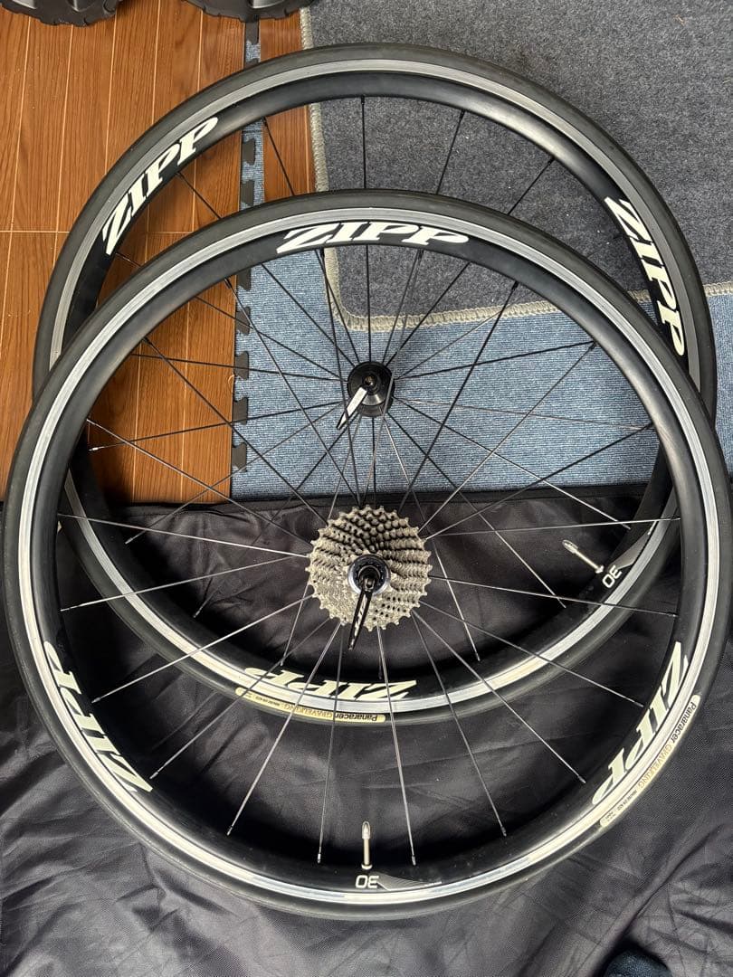 ZIPP 30 Clincher ホイール前後