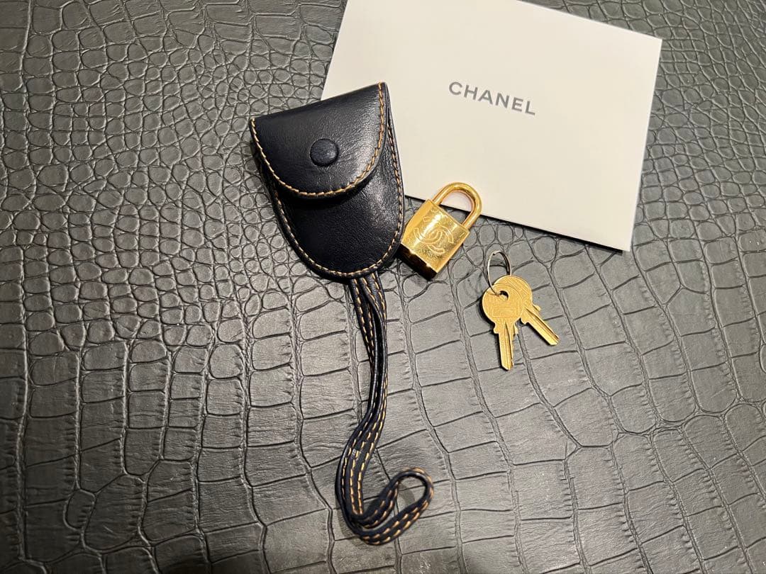 シャネル CHANEL キーベル カデナ パドロック バッグチャーム