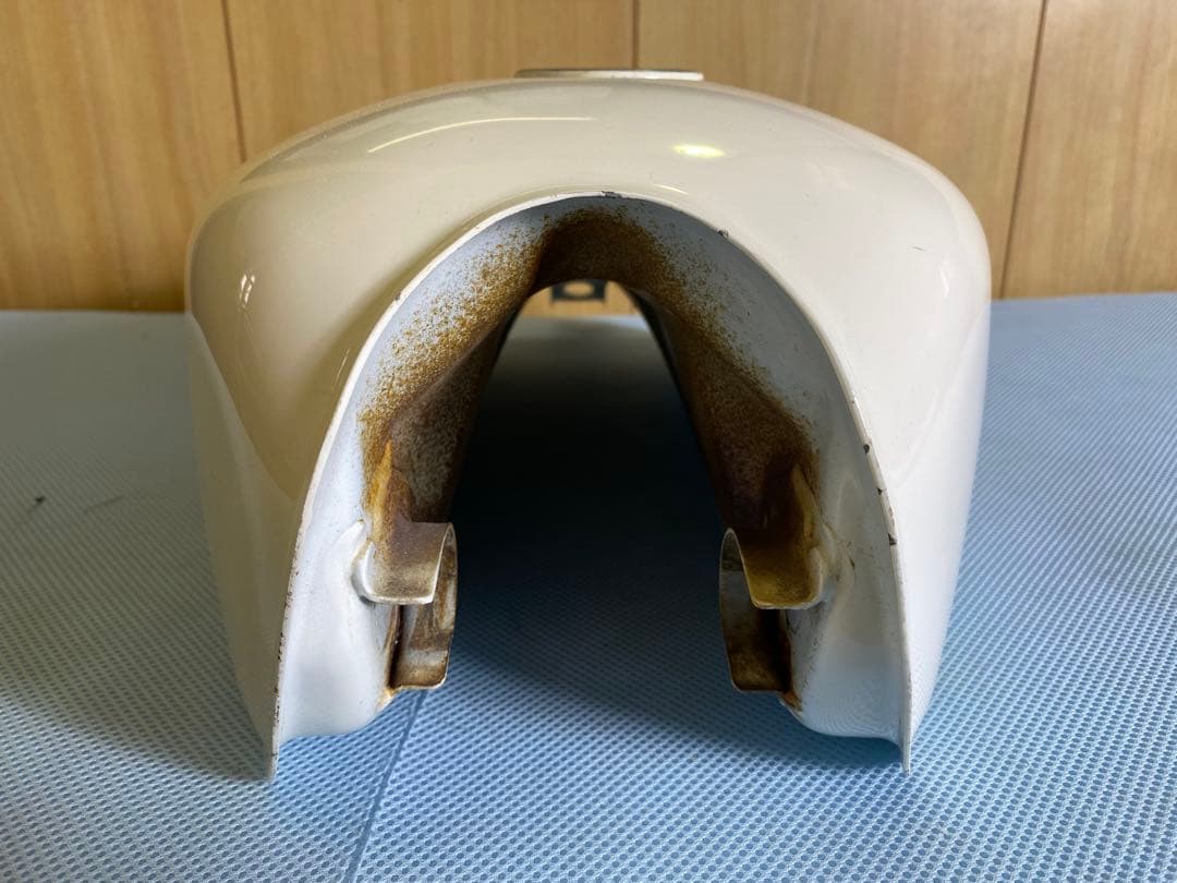 250TR 白　フューエルタンク　純正　キャブ