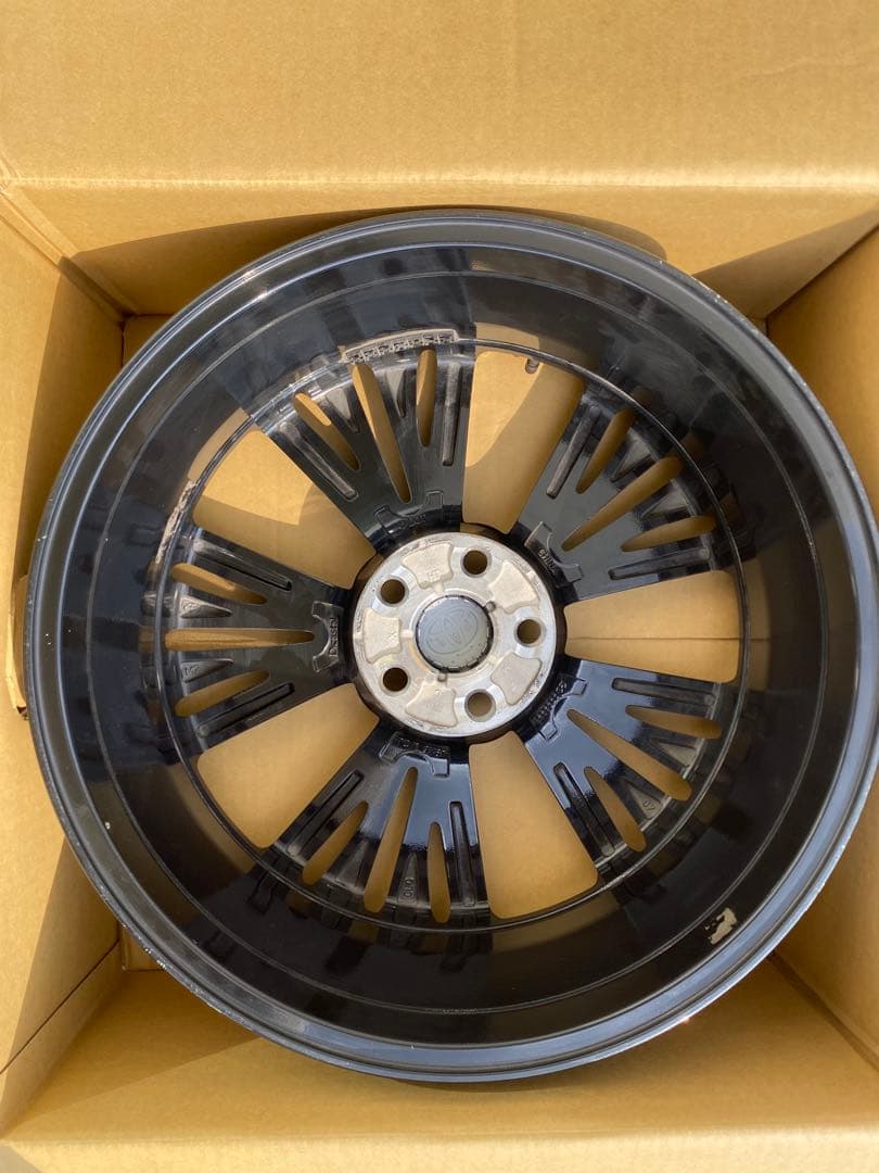 トヨタ 60系 プリウスの純正19インチアルミホイール