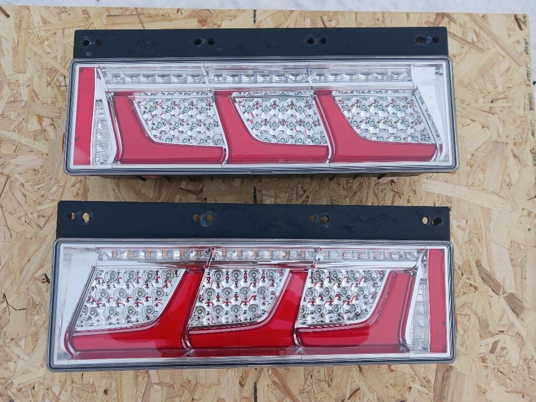 小糸製　LED3連コンビネーション　ノーマルターン