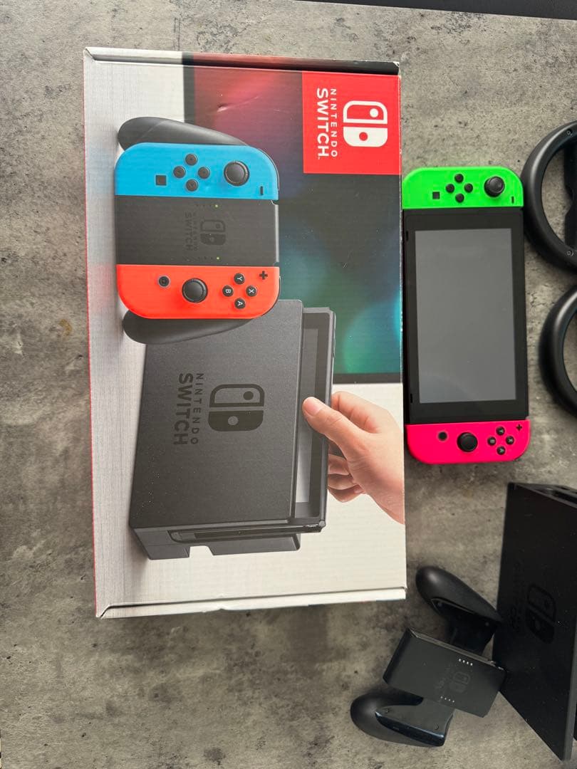 Nintendo Switch ほぼ未使用＋Joy-Con追加＋ハンドル付き