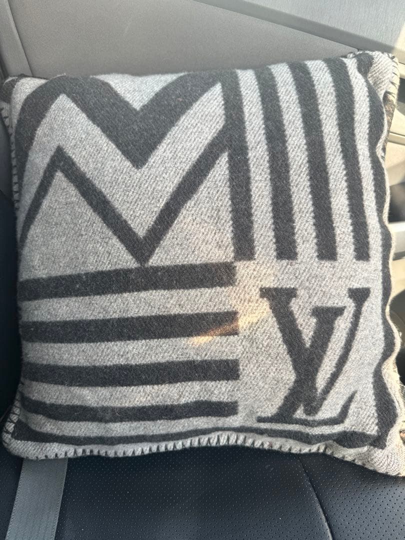 Louis Vuitton 幾何学模様 クッション