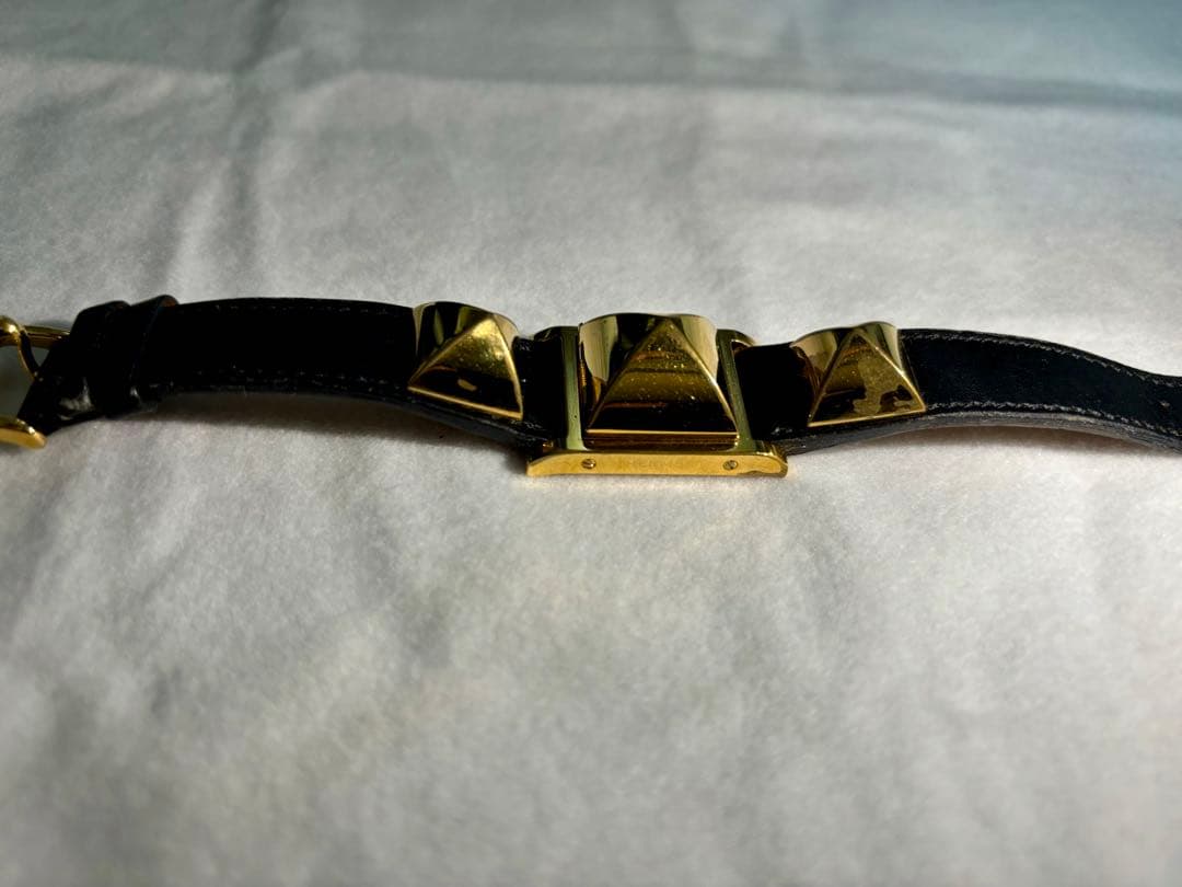 HERMES メドール スタッズ 腕時計 ゴールド