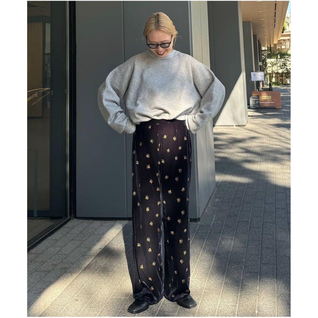 完売 【OUTDOOR PRODUCTS】 刺繍ベロアフレアパンツ