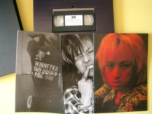 黒夢  vhsビデオ付     アーティストブック。