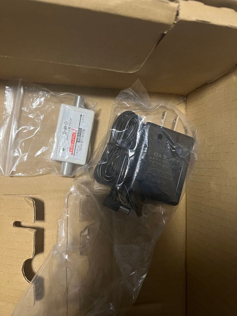 平面アンテナ UH26BA オフホワイト　26素子　ブースター内臓