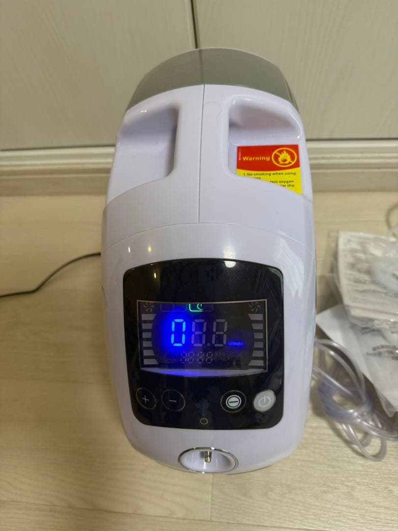 ペット酸素室 高性能酸素濃縮器MAFmini 1.5と酸素濃度計（専用の箱あり）