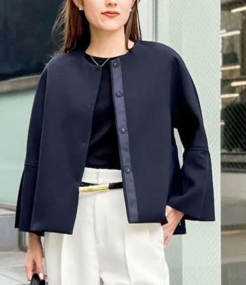 ノーカラージャケット ネイビー フレア袖 ♡クリーニング済です。
