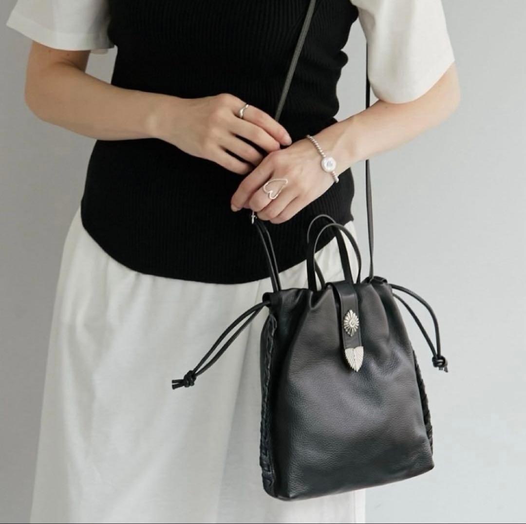 ear PAPILLONNER バックル巾着ショルダーバッグ レザー 黒 S