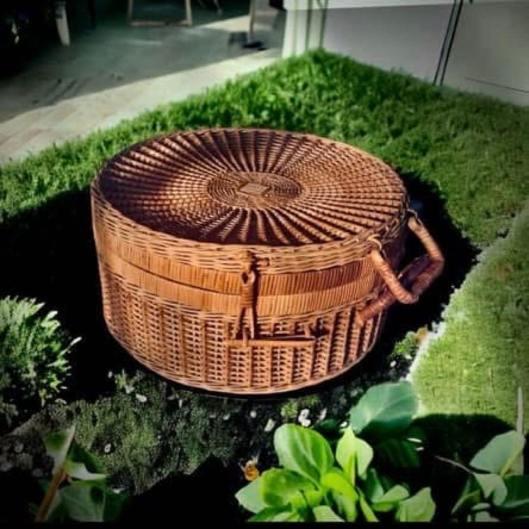 ビンテージ　丸い大型　藤製バスケット ラタンバック インダストリアル　ピクニック