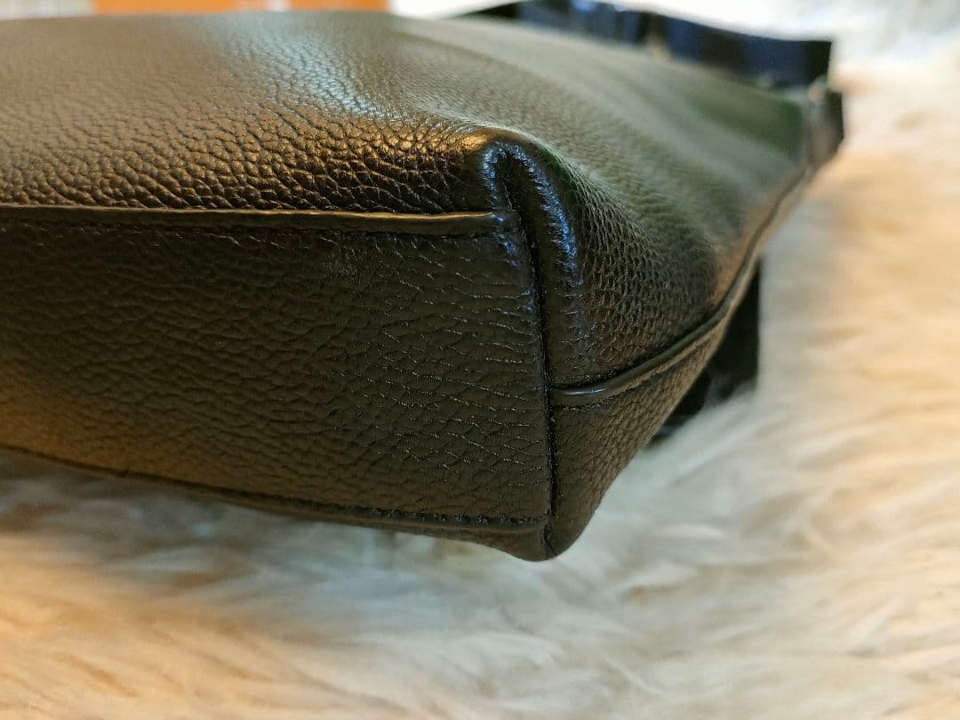 【美品】 COACH（コーチ）ショルダーバッグ黒 キーホルダー付