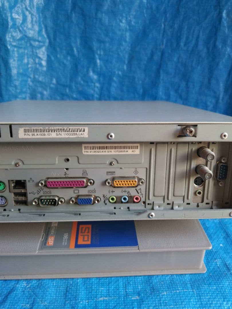 Fujitsu デスクトップWindows 2000パソコン中古品の出品です。