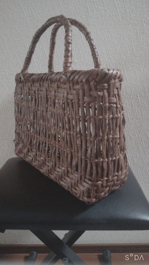 古い山葡萄の籠