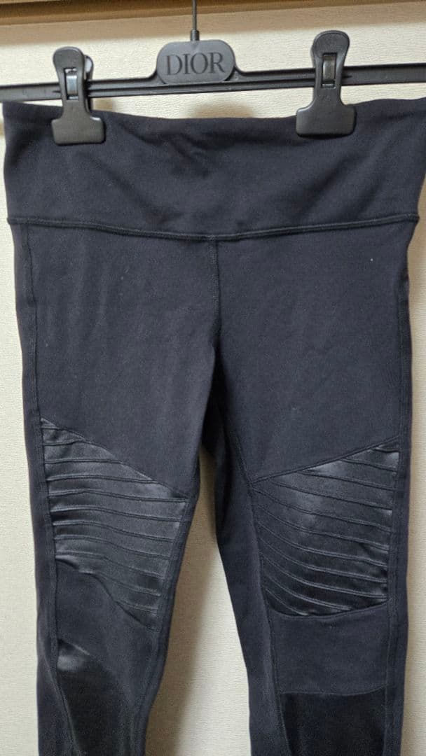 新品未使用　Alo Yoga Moto Legging S ブラック アローヨガ