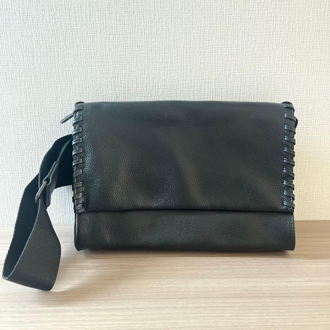 ear PAPILLONNER 黒 レザー ショルダーバッグ 編み込みデザイン