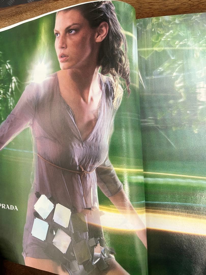 女性情報誌 Vogue Italia February 1999 colour issue